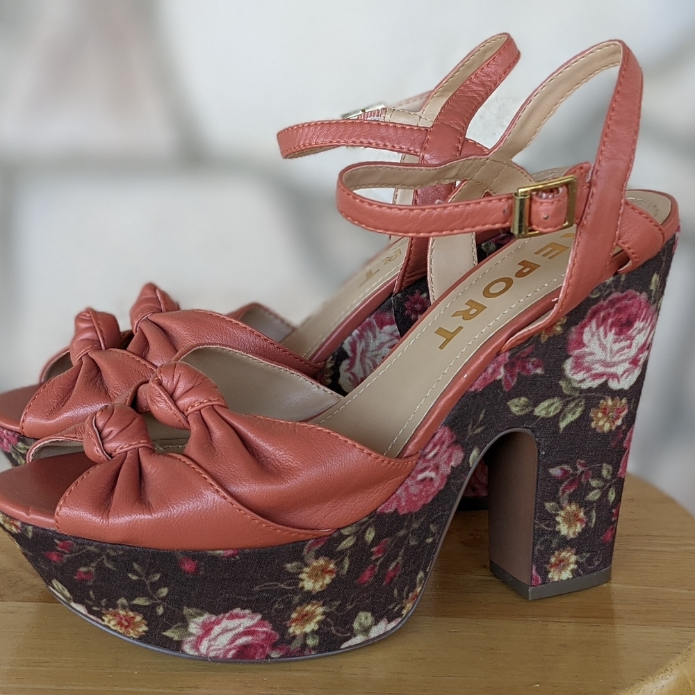 Report floral heels size 8 1/2